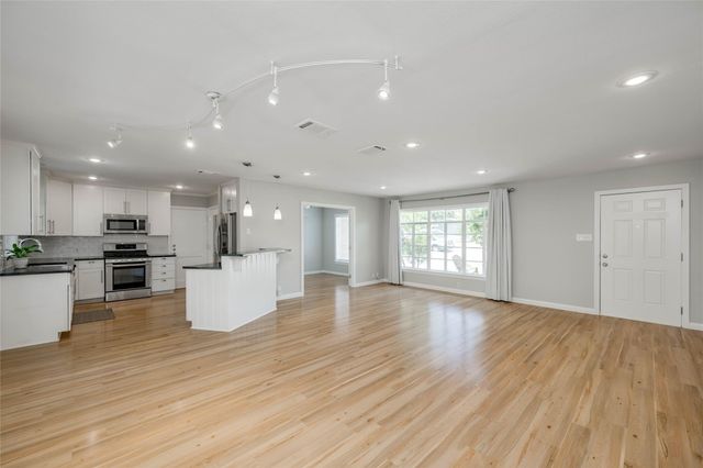 6002 Cary DR, Austin, TX 78757