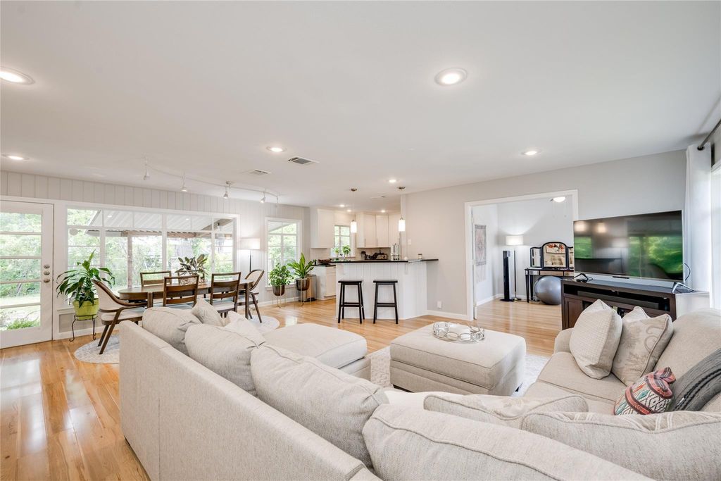 6002 Cary DR, Austin, TX 78757