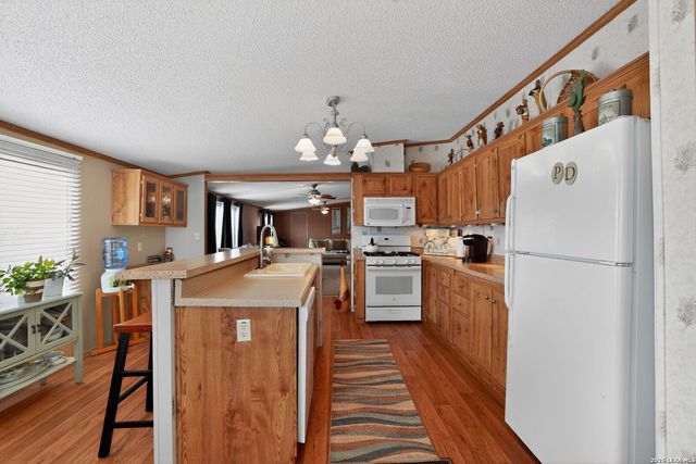 1721 LAKESHORE DR N, Bandera, TX 78003