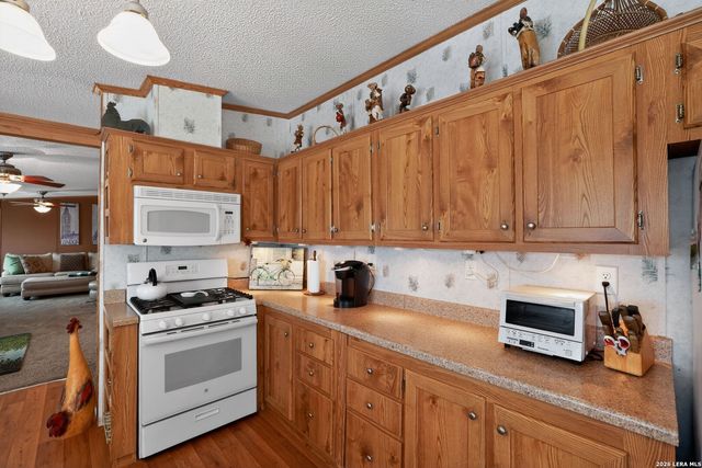 1721 LAKESHORE DR N, Bandera, TX 78003