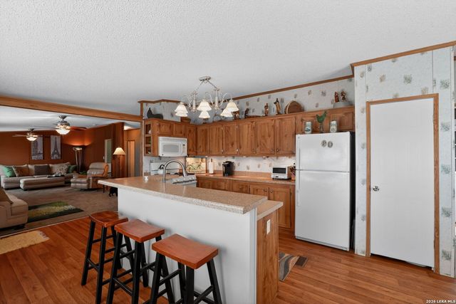 1721 LAKESHORE DR N, Bandera, TX 78003