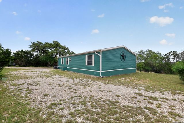 1721 LAKESHORE DR N, Bandera, TX 78003