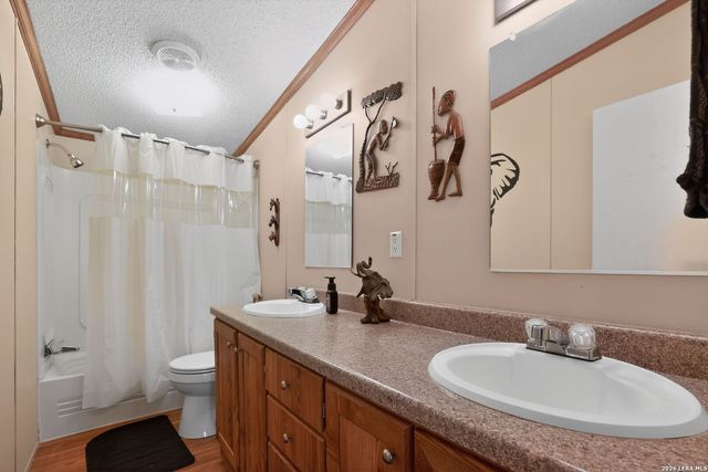 1721 LAKESHORE DR N, Bandera, TX 78003