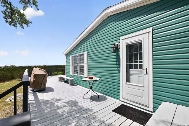 1721 LAKESHORE DR N, Bandera, TX 78003