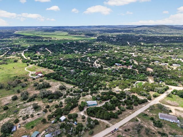 1721 LAKESHORE DR N, Bandera, TX 78003