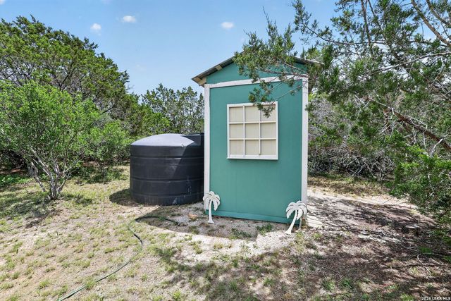1721 LAKESHORE DR N, Bandera, TX 78003