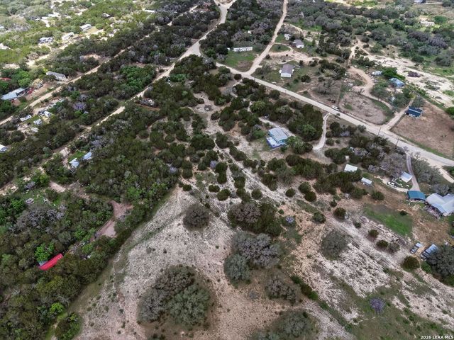 1721 LAKESHORE DR N, Bandera, TX 78003
