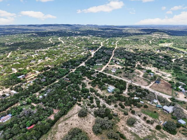 1721 LAKESHORE DR N, Bandera, TX 78003