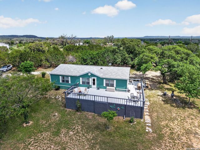 1721 LAKESHORE DR N, Bandera, TX 78003