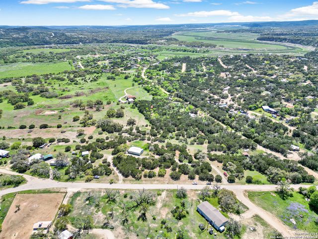 1721 LAKESHORE DR N, Bandera, TX 78003