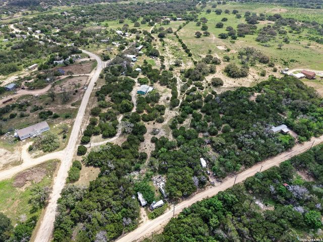 1721 LAKESHORE DR N, Bandera, TX 78003