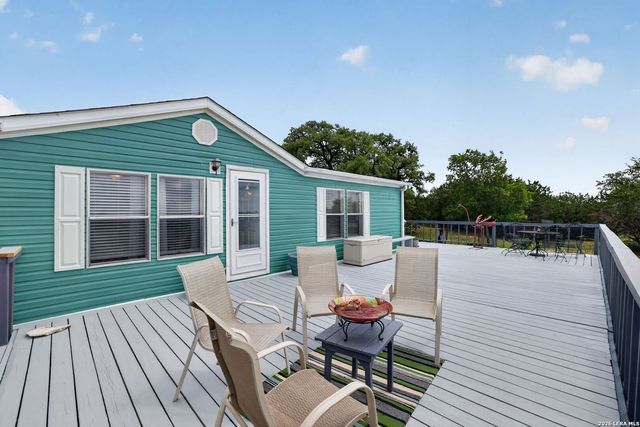 1721 LAKESHORE DR N, Bandera, TX 78003