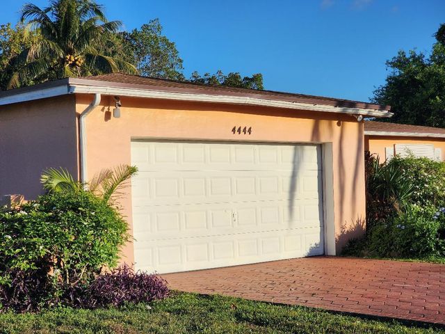 4444 NW 42nd Avenue, Lauderdale Lakes, FL 33319