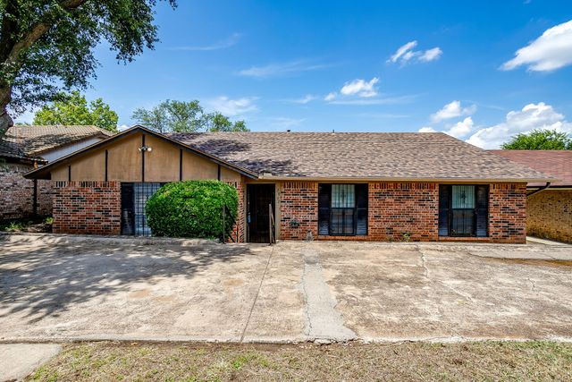 2862 Southpark Lane, Fort Worth, TX 76133