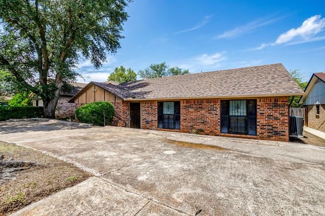 2862 Southpark Lane, Fort Worth, TX 76133