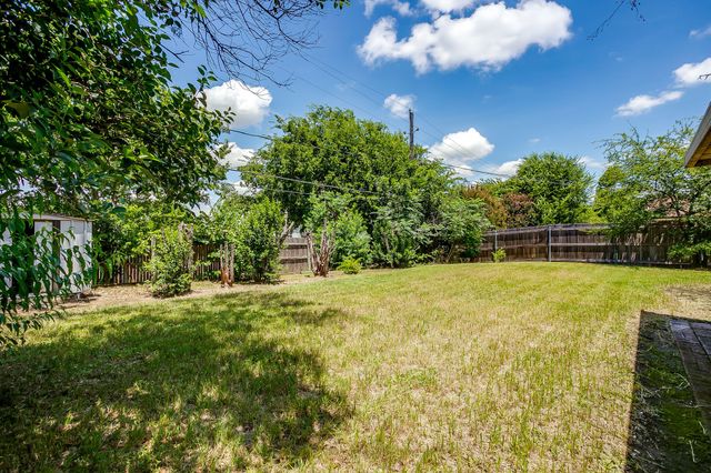 2862 Southpark Lane, Fort Worth, TX 76133
