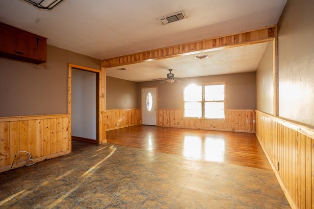 1414 Rice Avenue, Gainesville, TX 76240