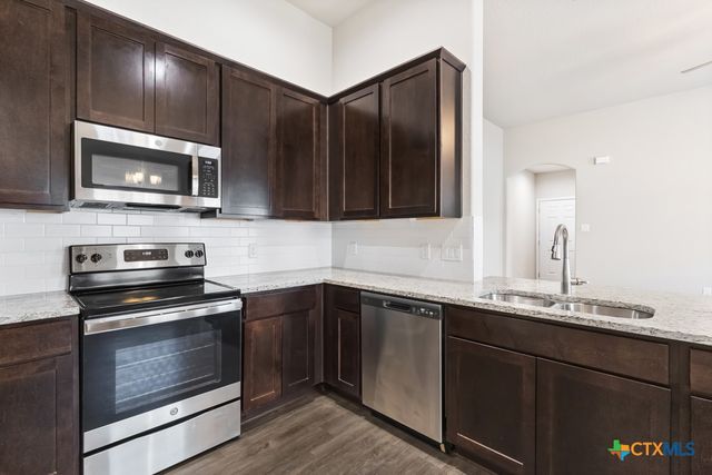 636 Heathers Way, Seguin, TX 78155