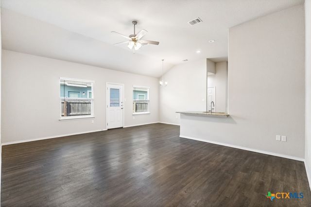 636 Heathers Way, Seguin, TX 78155