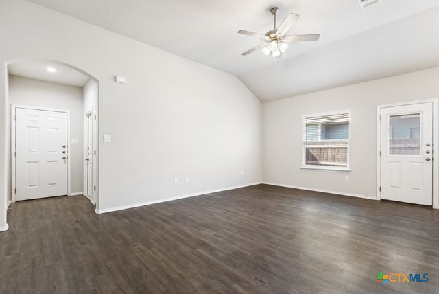 636 Heathers Way, Seguin, TX 78155