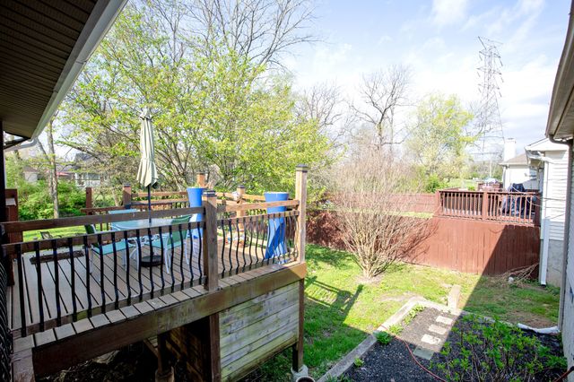 155 S Birchwood Dr, Hendersonville, TN 37075