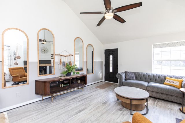 155 S Birchwood Dr, Hendersonville, TN 37075