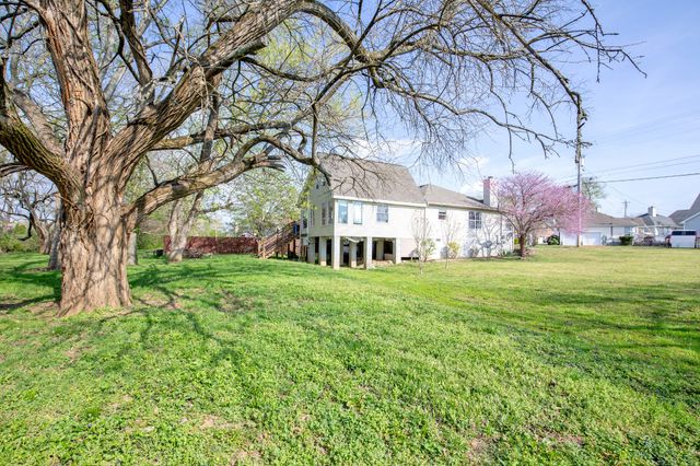 155 S Birchwood Dr, Hendersonville, TN 37075