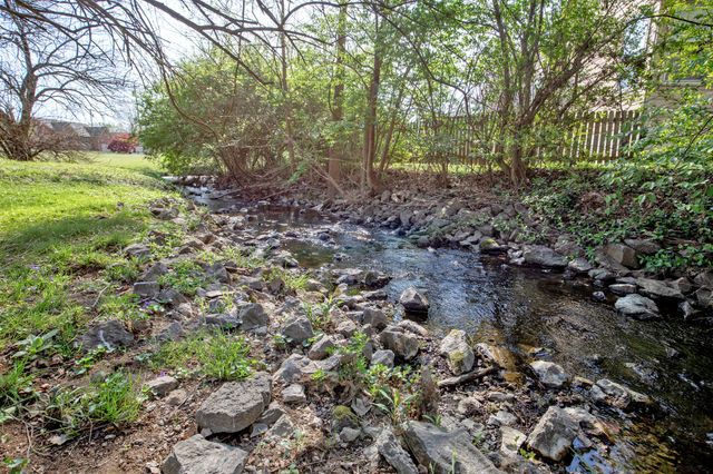 155 S Birchwood Dr, Hendersonville, TN 37075