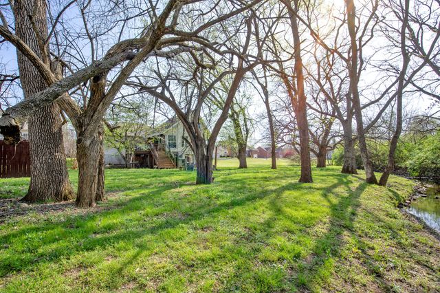 155 S Birchwood Dr, Hendersonville, TN 37075