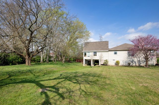 155 S Birchwood Dr, Hendersonville, TN 37075