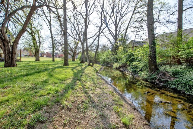 155 S Birchwood Dr, Hendersonville, TN 37075