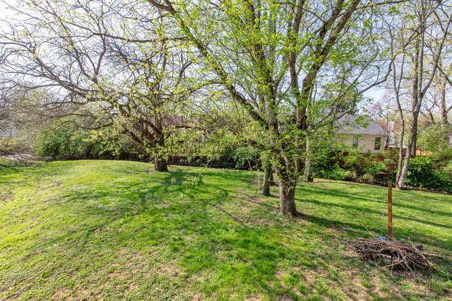 155 S Birchwood Dr, Hendersonville, TN 37075