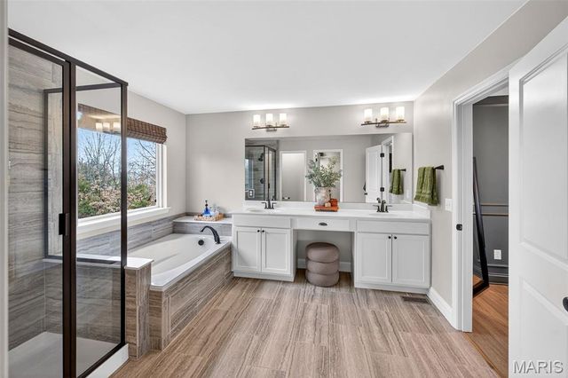 205 Wyndemere Lane, Lake St Louis, MO 63367