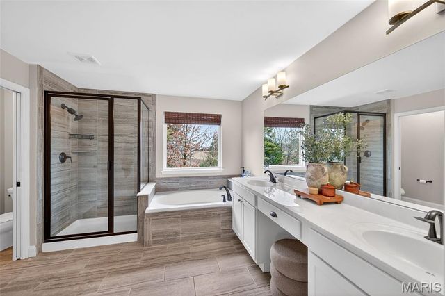 205 Wyndemere Lane, Lake St Louis, MO 63367