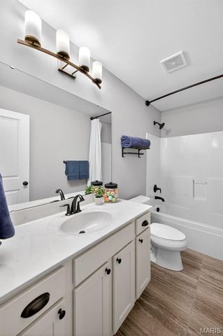 205 Wyndemere Lane, Lake St Louis, MO 63367