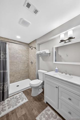 205 Wyndemere Lane, Lake St Louis, MO 63367