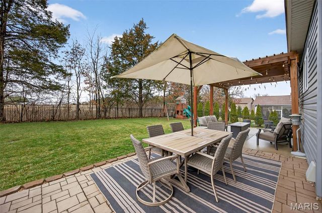 205 Wyndemere Lane, Lake St Louis, MO 63367