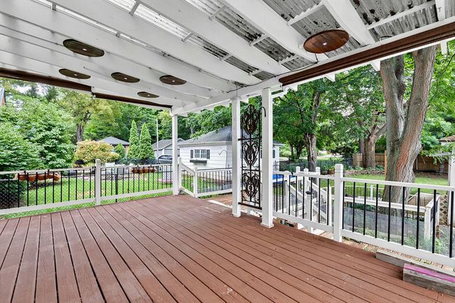 1627 Jackson Street, Rockford, IL 61107