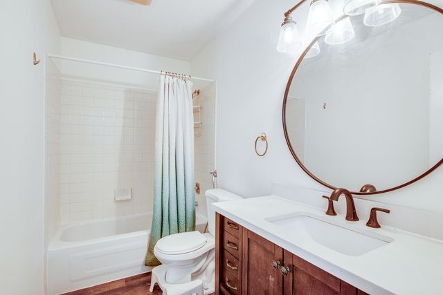 340 Springlake Lane D, Aurora, IL 60504