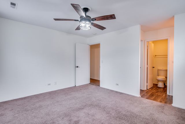 340 Springlake Lane D, Aurora, IL 60504