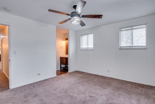 340 Springlake Lane D, Aurora, IL 60504