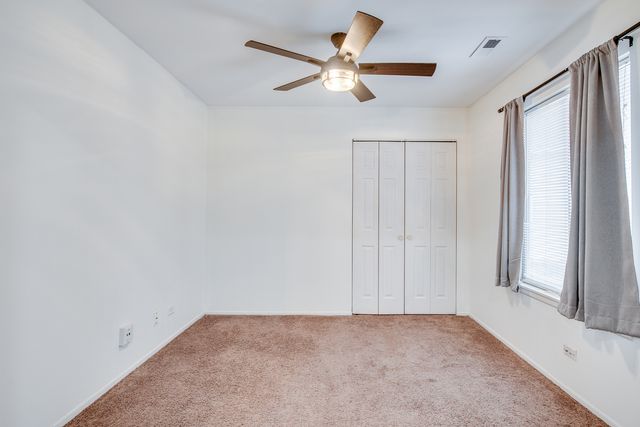 340 Springlake Lane D, Aurora, IL 60504