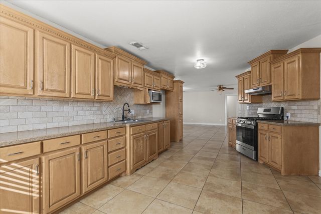 3131 N Alamo Road, Levelland, TX 79336