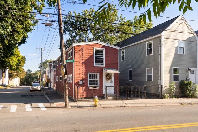 93 Mason St, Salem, MA 01970