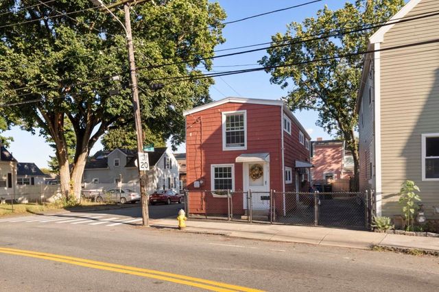 93 Mason St, Salem, MA 01970