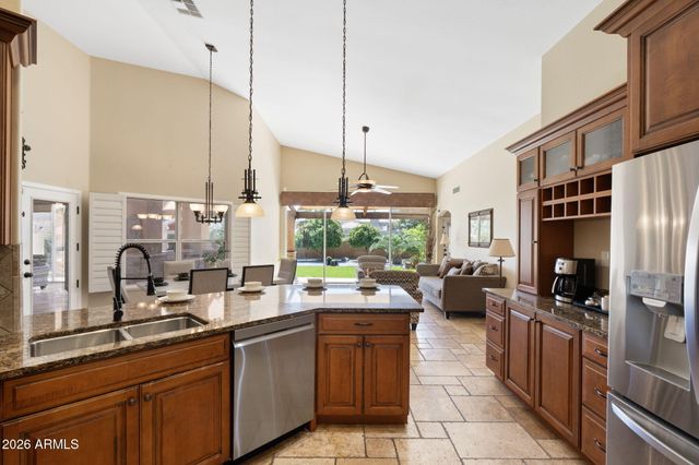 4613 W DESERT HOLLOW Drive, Phoenix, AZ 85083