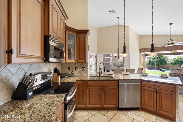 4613 W DESERT HOLLOW Drive, Phoenix, AZ 85083