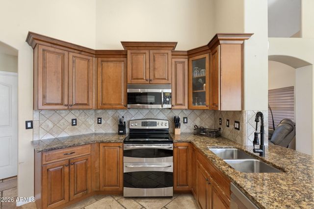 4613 W DESERT HOLLOW Drive, Phoenix, AZ 85083