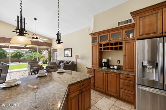 4613 W DESERT HOLLOW Drive, Phoenix, AZ 85083