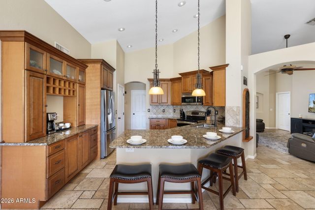 4613 W DESERT HOLLOW Drive, Phoenix, AZ 85083